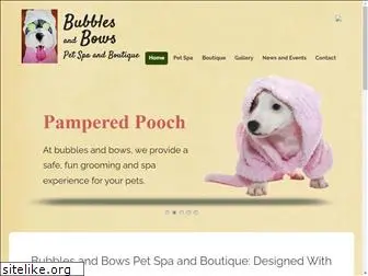 bubblesnbowspetspa.com