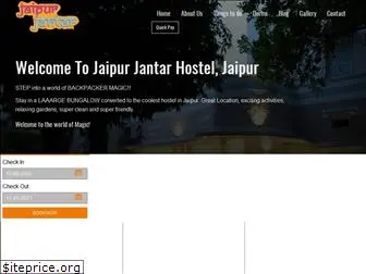 jaipurjantarhostel.com