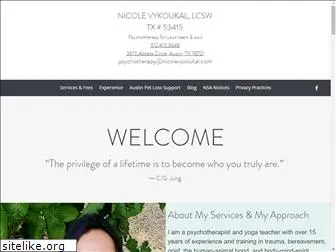 nicolevykoukal.com