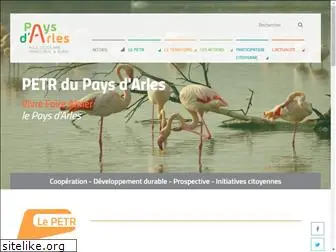 pays-arles.org