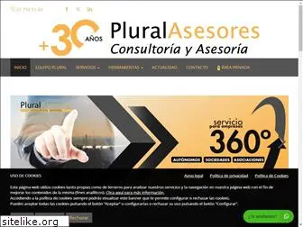 pluralasesores.com