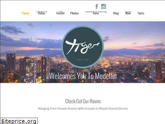 tigerhostelmedellin.com