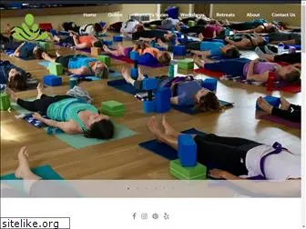 yoga-momma.com